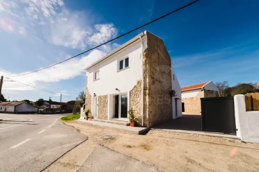 Moradia T2 + Anexo c/ T1, Logradouro e Piscina!