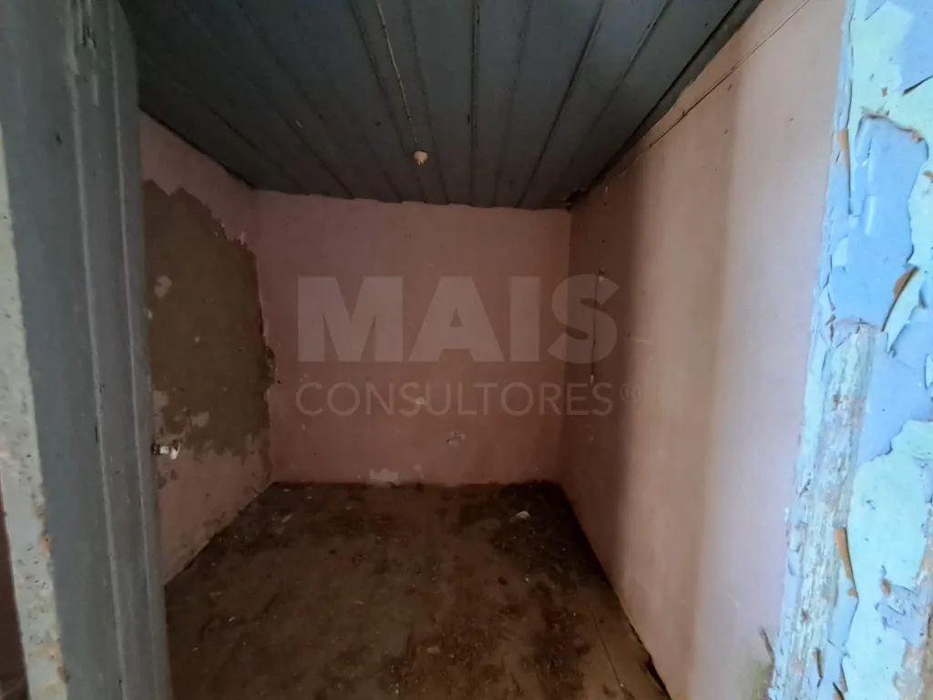 Moradia para remodelar em lote de terreno c/ 520m2
