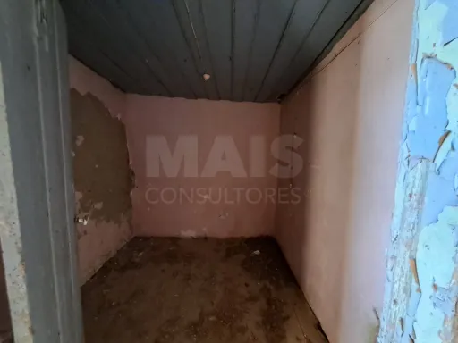 Moradia para remodelar em lote de terreno c/ 520m2