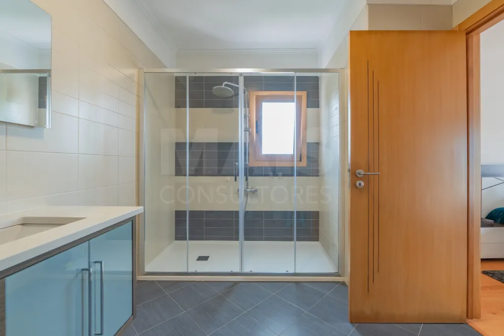 Apartamento T3 com 4 Varandas, Excelentes Áreas e Conforto Total – Praceta Tranquila, no Porto Alto em Samora Correia