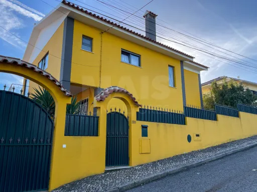 Moradia T4 em Alcabideche, Cascais – Conforto, Sustentabilidade e Espaço