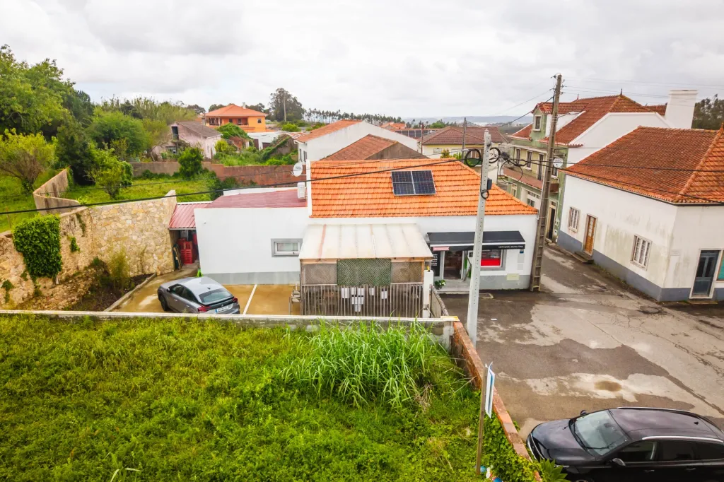 Loja com 102m2 | Logradouro de 170m2 | 2023