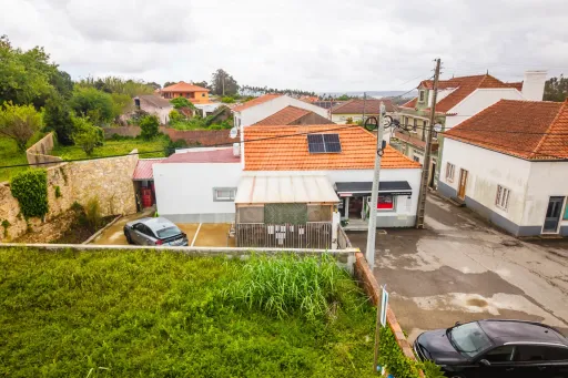 Store with 102m2 | 170m2 patio | 2023