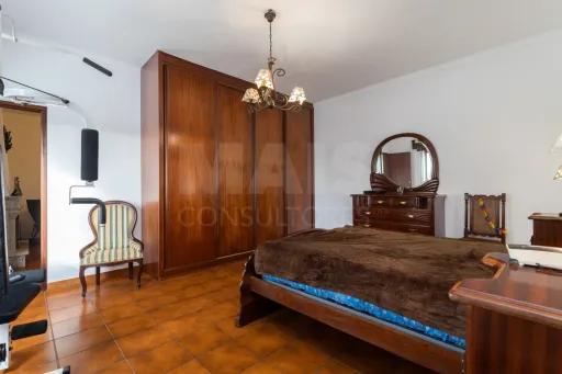 Moradia Térrea V3 com terreno urbano de 3780m2 no Alentejo