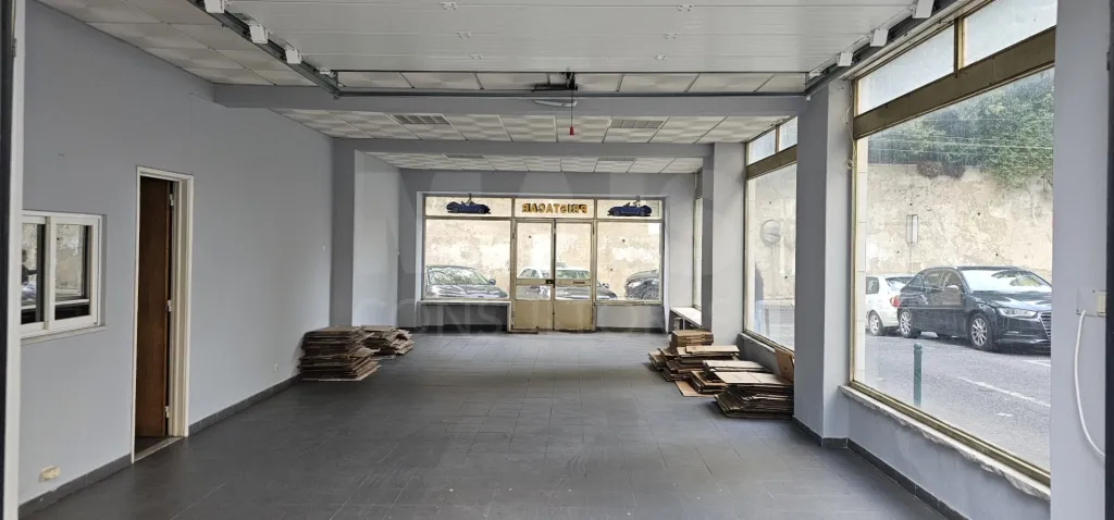 Loja 75m2 c/ 2 frentes Dafundo Central