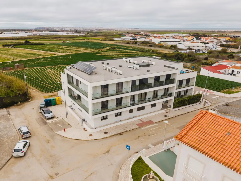 Apartamento T2 |Semi-novo | Varanda | Garagem Box |Atouguia da Baleia, Peniche