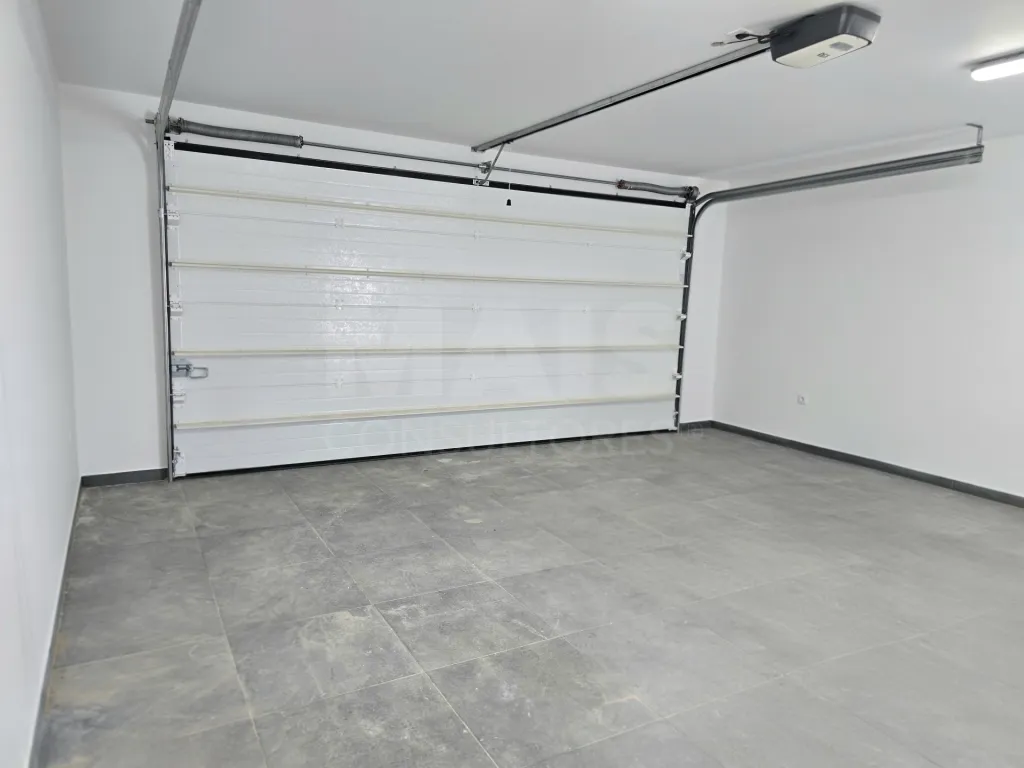 Moradia T4 térrea de luxo com piscina no Nadadouro
