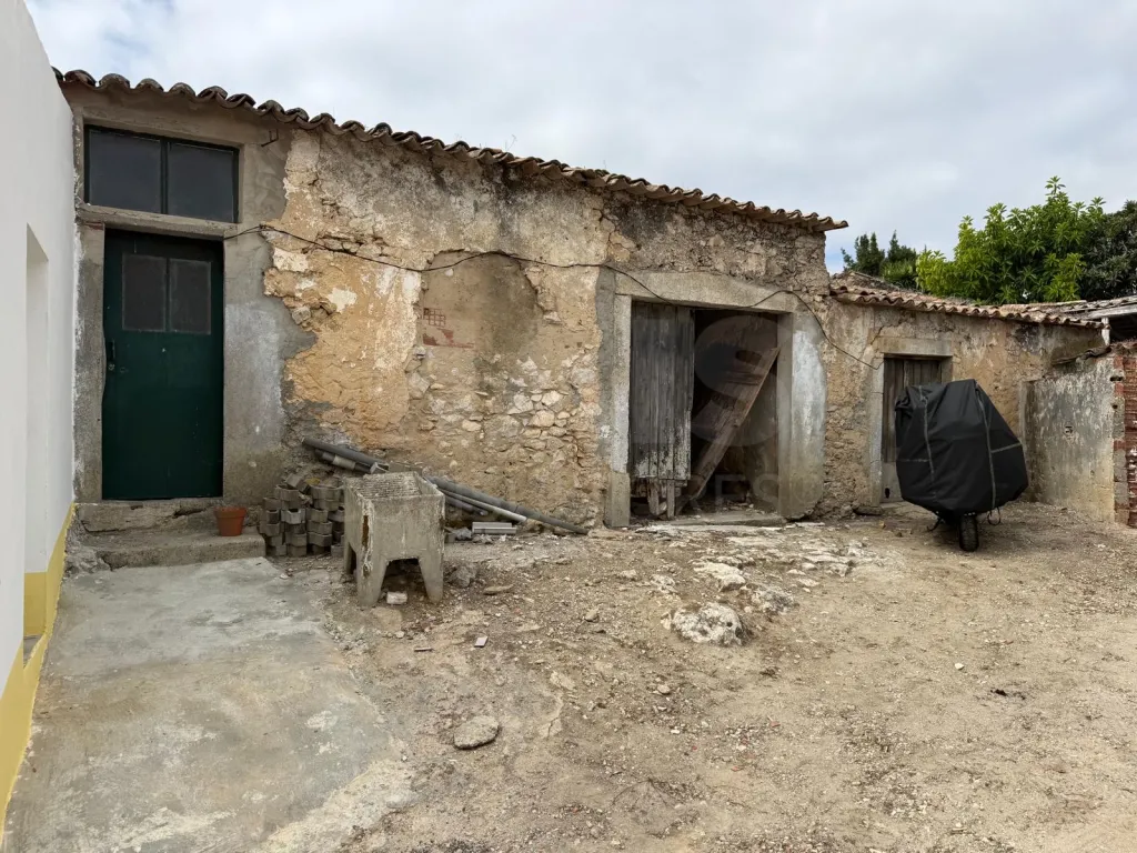 Ruins in Olho Marinho