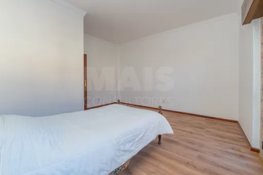 Oportunidade no Porto Alto, moradia T4+1 com 204m2 e logradouro.