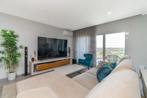T4 Duplex com Vista Panorâmica sobre o Rio Tejo e Lisboa | Montijo