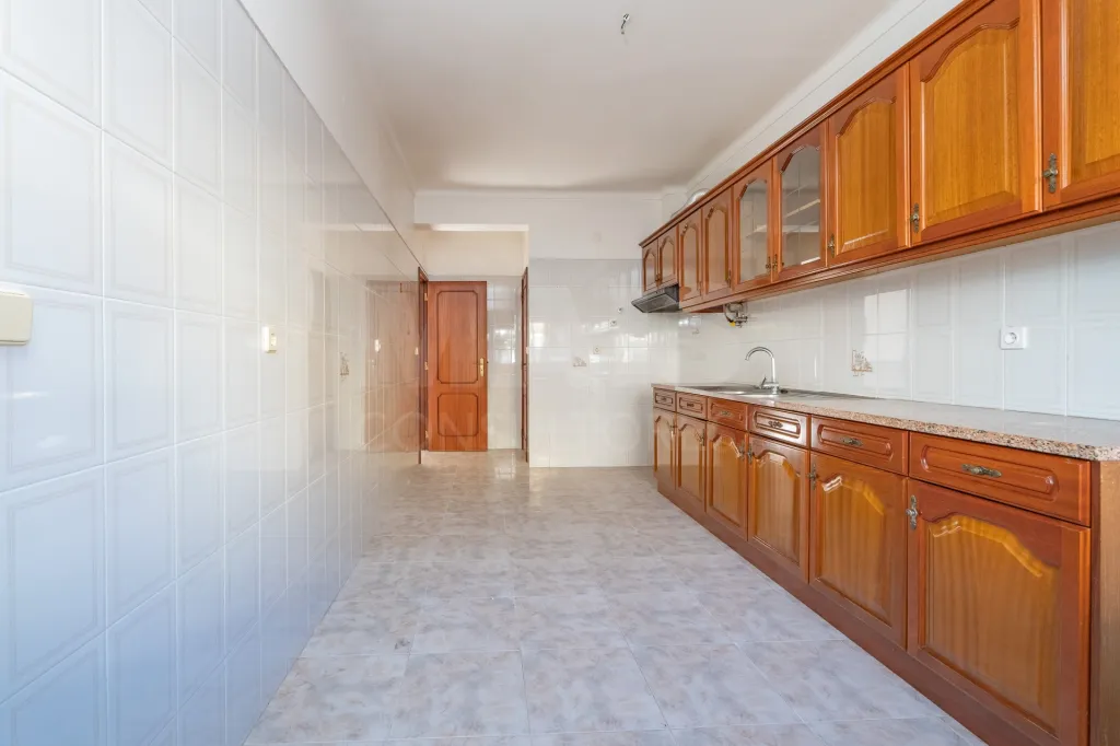 Oportunidade no Porto Alto, moradia T4+1 com 204m2 e logradouro.