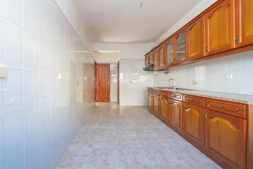 Oportunidade no Porto Alto, moradia T4+1 com 204m2 e logradouro.
