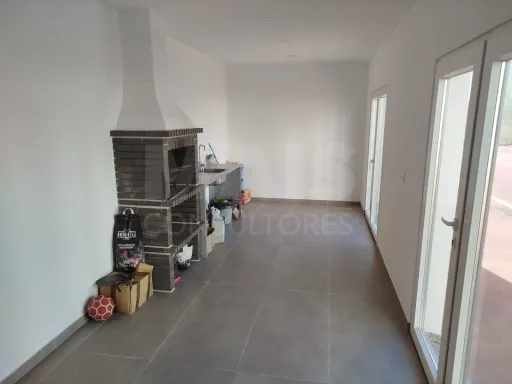 3-Bedroom Top-Floor Apartment with Panoramic Balcony, Garage, and Storage Room | Downtown Lourinhã, 10 Minutes from the Beach