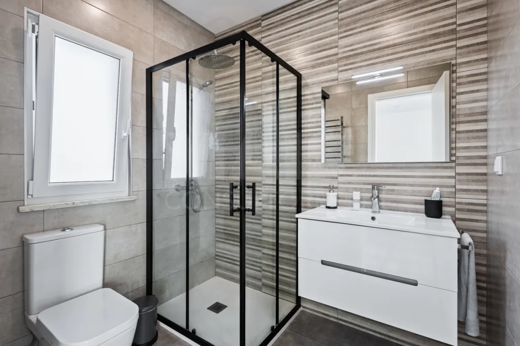 Moradia semi-nova T3 com piscina e vista mar