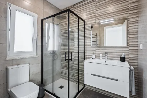 Moradia semi-nova T3 com piscina e vista mar