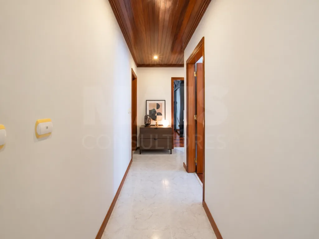 T3 no Carregado com excelentes areas com varanda e parqueamento
