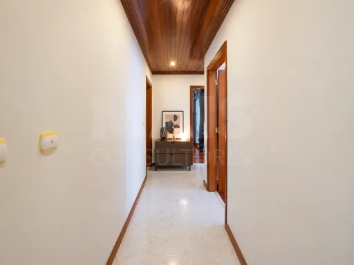 T3 no Carregado com excelentes areas com varanda e parqueamento