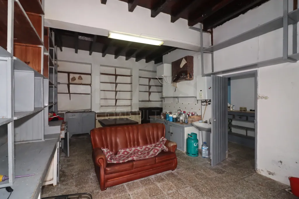 Moradia T3 com Potencial Comercial e Habitacional – Reabilitação em Pocariça / Alenquer