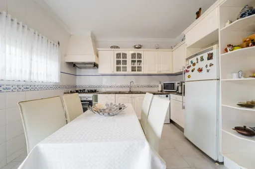 Moradia T5 com 2 Anexos em Terreno com mais de 1.400 m²