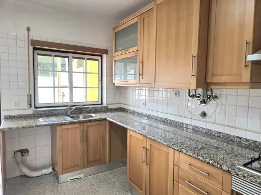Moradia T4 com Terraço, Jardim e Garagem Fechada – Vale Maceira, Alfeizerão