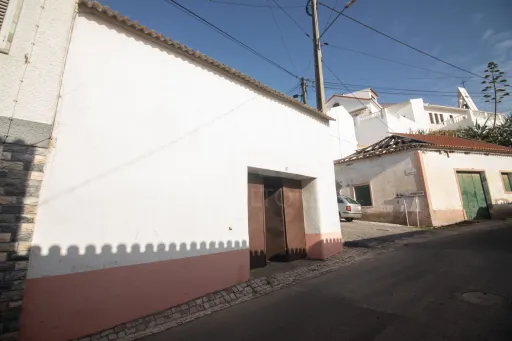 Estacionamento com Projeto Aprovado para Moradia T1 – Pocariça, Olhalvo (Alenquer)