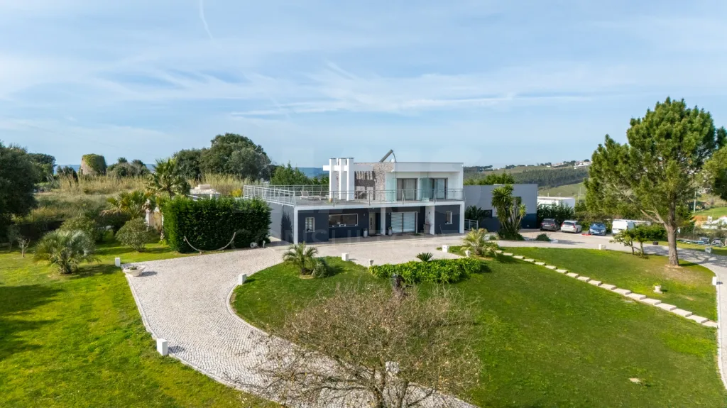 Moradia T4 de luxo no Barrocalvo, Carvalhal, Bombarral
