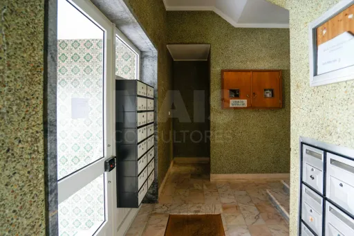 T2 Remodelado na Ramada | 3 Frentes | Excelente Luz Natural