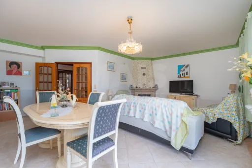 Apartamento T3 excelente localização no Porto Alto