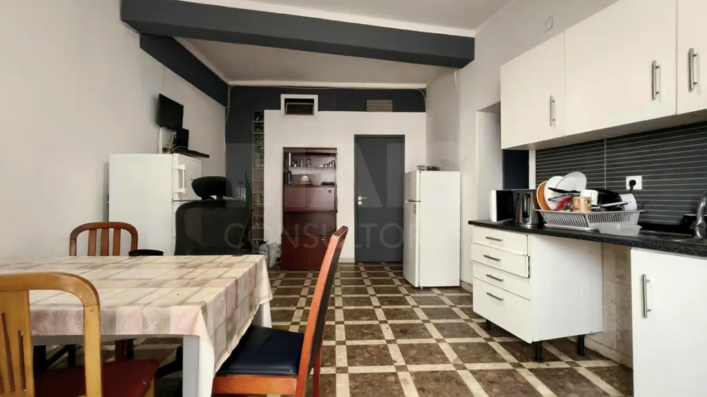 2-Bedroom Apartment with Terrace and Potential | Downtown Caldas da Rainha