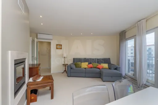 2 bedroom apartment with elevator and parking in Montijo