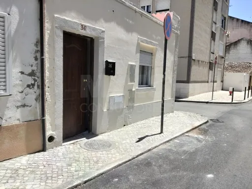 Moradia Remodelada V1 em Alhandra.