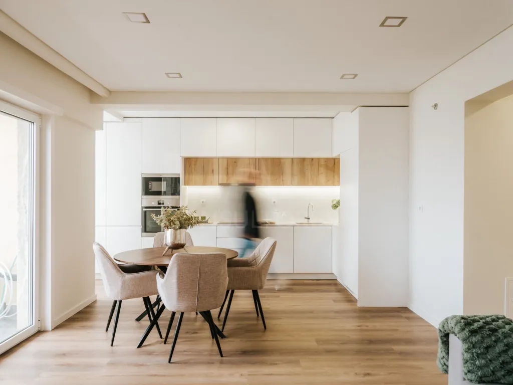 T3 Remodelado em Benfica | Varanda | Home Staging Incluído