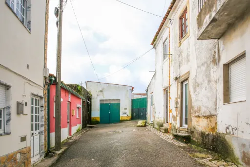 Moradia T1 para Remodelação a 20 Minutos de Alenquer