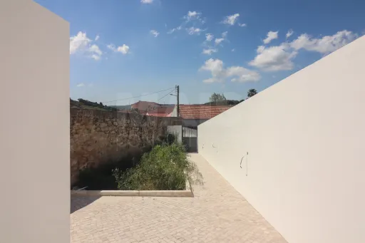 🏡 Moradia Nova às Portas de Lisboa – Conforto, Qualidade e Localização Privilegiada