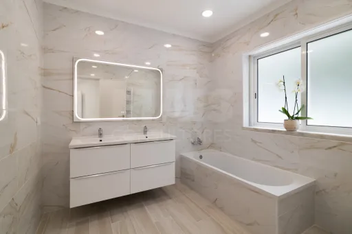 Moradia Isolada T4 Renovada — Abuxarda / Alvide, Cascais