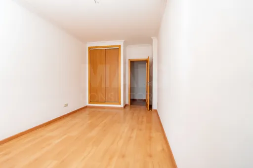 Apartamento T2 em Salvaterra de Magos com elevador, parqueamento e arrecadação