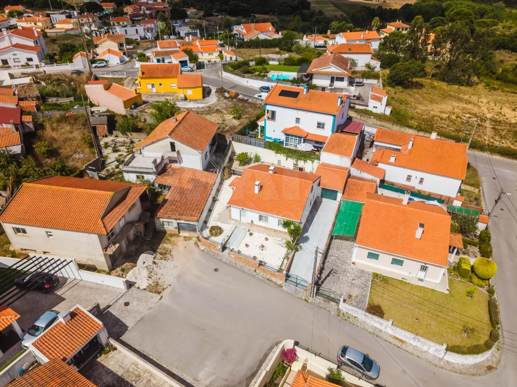Moradia T3 Térrea com Garagem e Pátio no Nadadouro