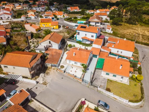 Moradia T3 Térrea com Garagem e Pátio no Nadadouro