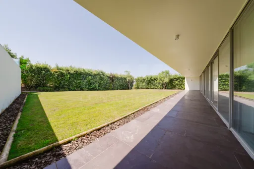 Moradia T4 com piscina inserida num Resort em lote com 1191m2