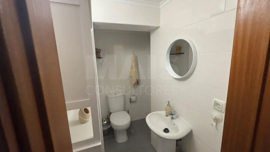 Apartamento T2 com Garagem e Logradouro em Atouguia da Baleia