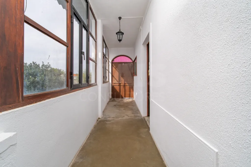 4-Bedroom House with Garage in Marinhais