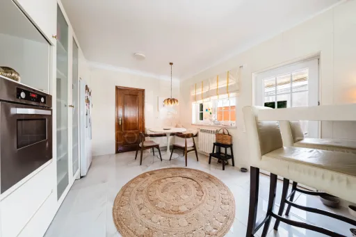 Moradia T5 com Vista Mar, Piscina Aquecida, Jardim com Árvores de Fruto e Campo de Jogos