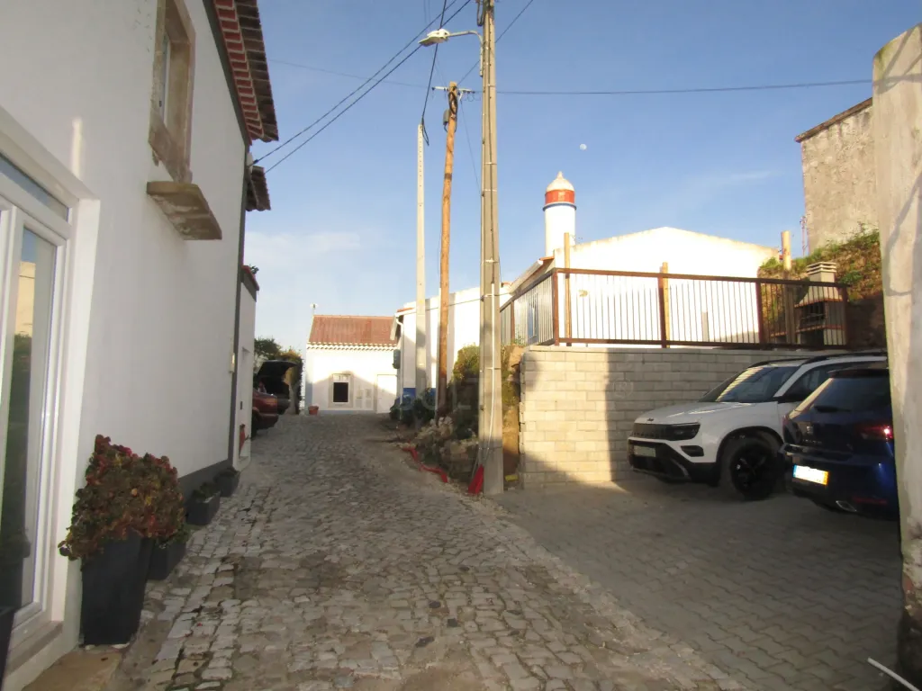 2-bedr. house with lined attic and outdoor space