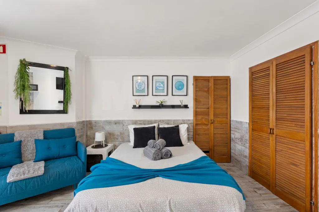 Moradia com 3 apartamentos e vista mar