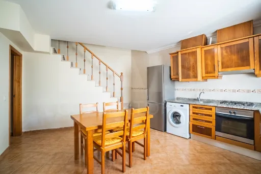 Moradia T2 de Dois Pisos | Laranjeira, Alvorninha