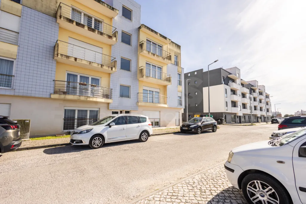 Apartamento T2 com garagem