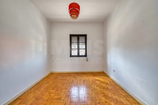 Moradia T4 Bi Familiar no Couço