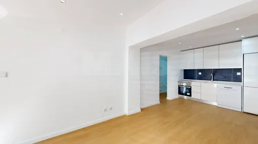 Magnificent T1+1 Refurbished -Mina - AMADORA