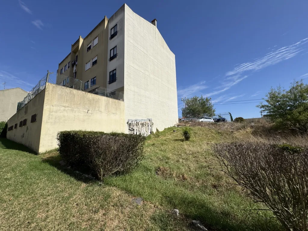 Terreno Urbano - Construção Brandoa, Amadora