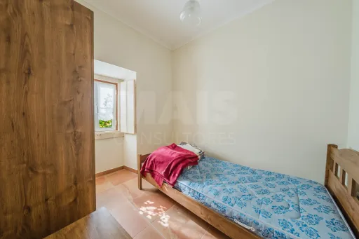 Propriedade única, a apenas 2 km de Alcobaça, com mais de 30.000 m² de terreno